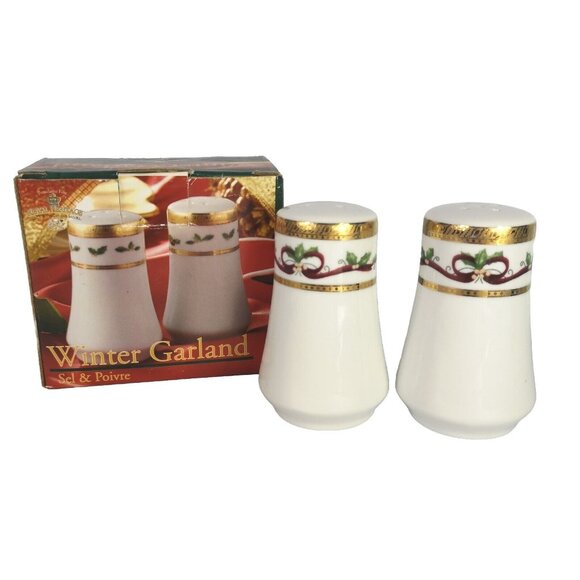 Vtg Royal Heritage Collection Winter Garland Christmas Salt & Pepper Shakers - Picture 1 of 6